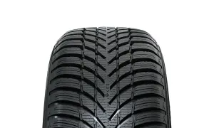 Detailansicht eines Nokian Snowproof 2 Reifens, bereit für den Wintertest.