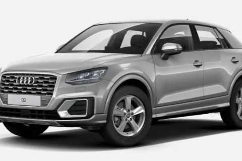 Silberner Audi Q2, ein kompakter SUV, der oft für seine Wendigkeit gelobt wird, aber auch für potenzielle audi q2 probleme bekannt ist.