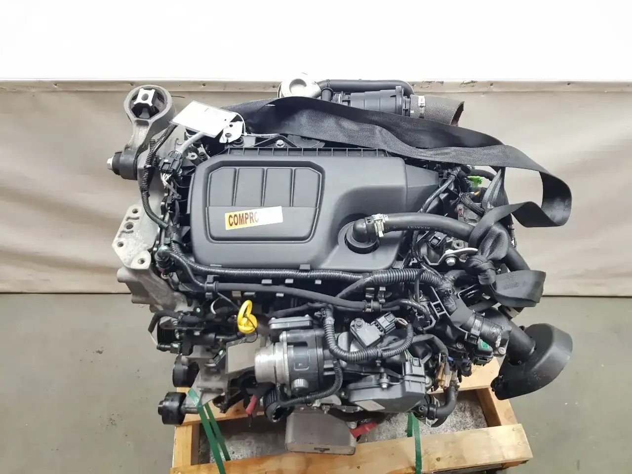 Motor eines Opel Vivaro 1.6 Biturbo, bereit für Reparaturen wegen möglicher Probleme.